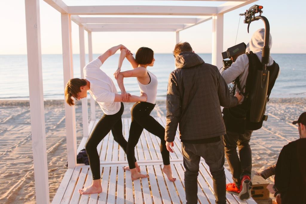 Monatik представил свой самый летний клип